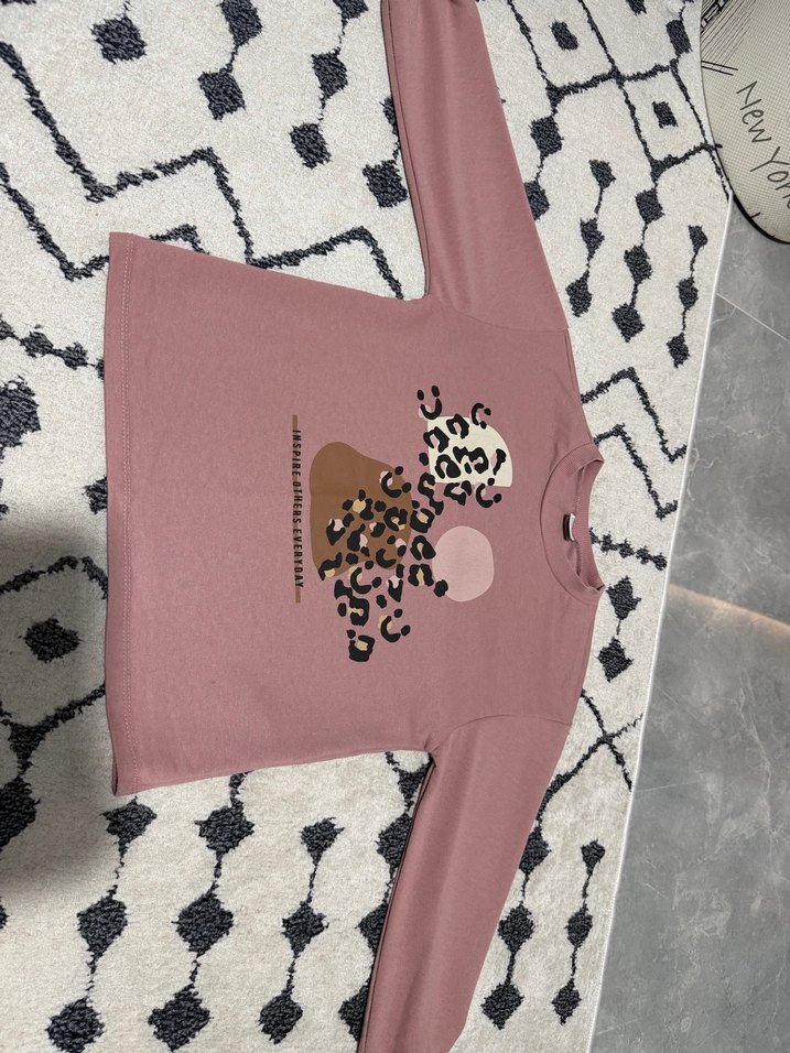 Koyu Pembe Tüy Detaylı Desenli Bebek Kız Takımı - Görsel 2