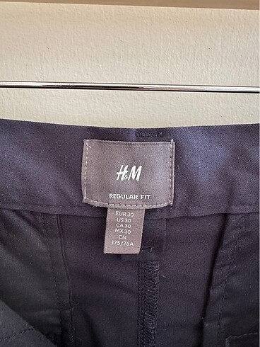 30 Beden lacivert Renk H&M ŞORT (REGULAR FIT) 30 BEDEN (40 BEDEN?e uyumlu)