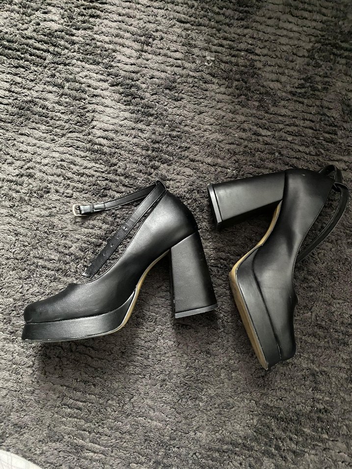 Siyah kalın topluklu tokalı platform topuklu - Görsel 2