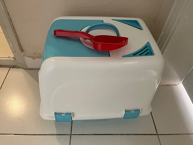 Kapalı kedi tuvaleti