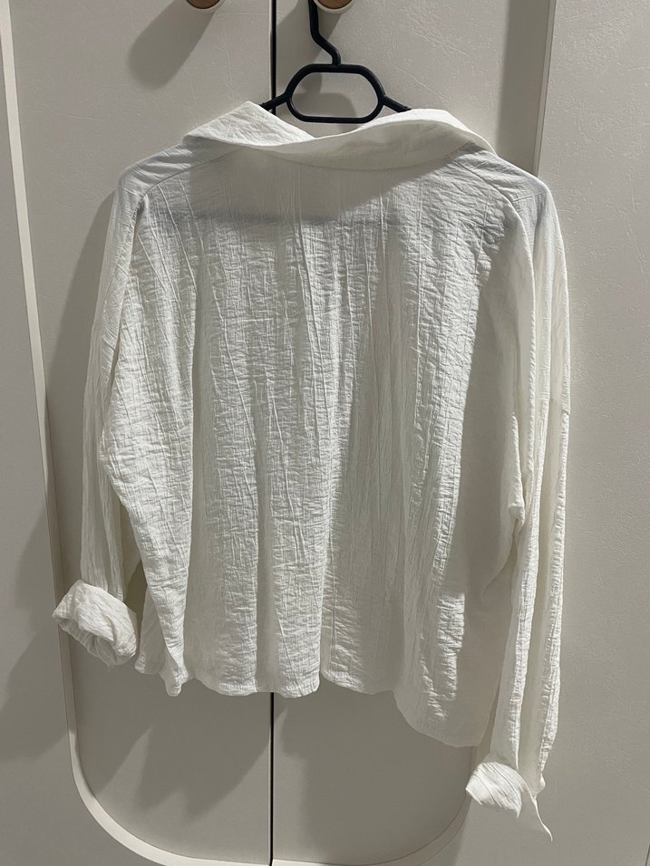 Düğmeli Beyaz Keten Nakışlı Kadın Gömlek - Görsel 4