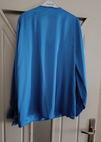 Mavi V Yaka Düğmeli Kadın Gömlek - Görsel 3