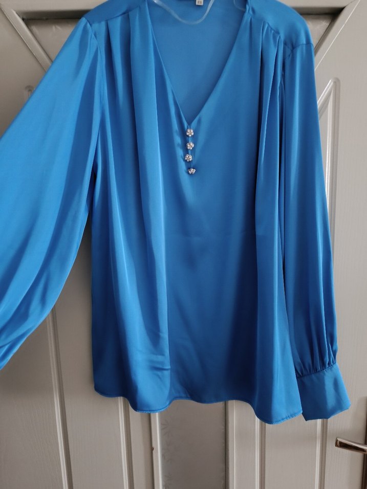 Mavi V Yaka Düğmeli Kadın Gömlek - Görsel 2