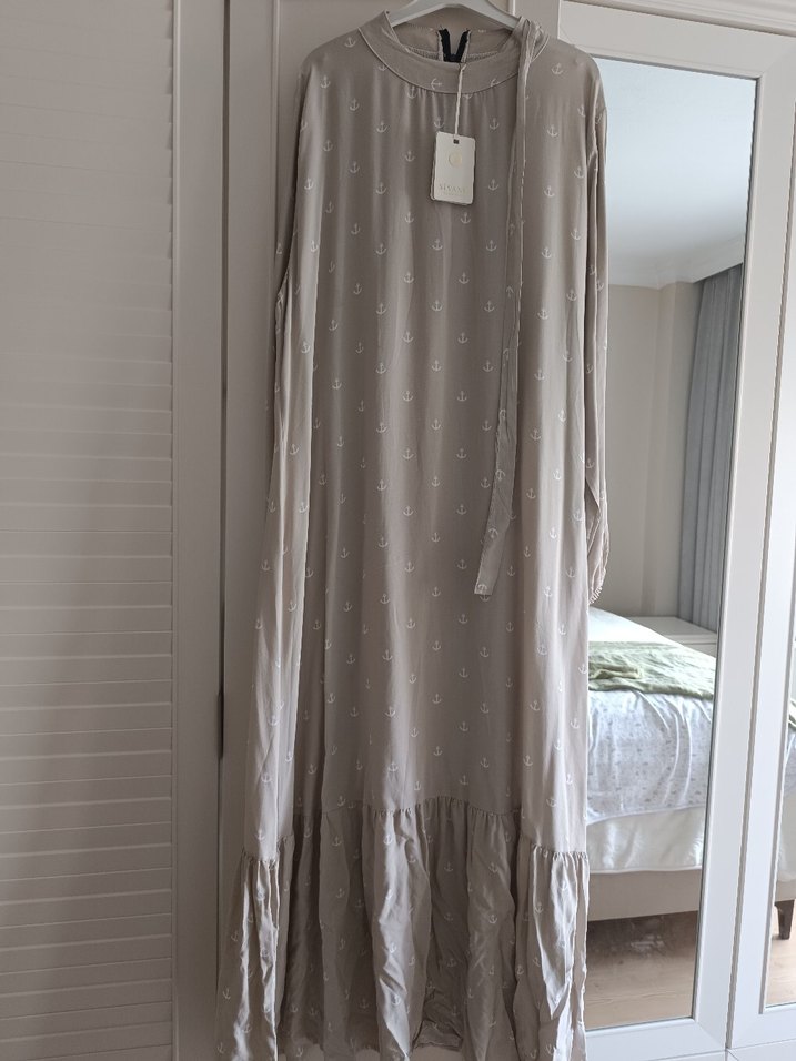 Diger Bej Nakışlı Uzun V Yaka Elbise - Görsel 2