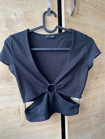 Bershka Halka Detaylı Crop