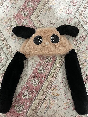 Peluş kulakları hareket eden şapka