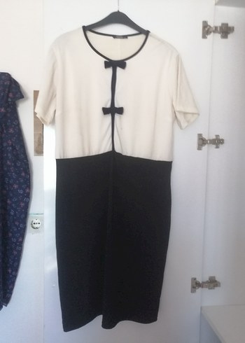 Kemer Detaylı Siyah Beyaz Midi Elbise - Görsel 3