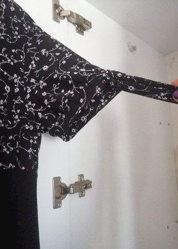 V Yaka Kemerli Siyah Uzun Elbise - Görsel 2