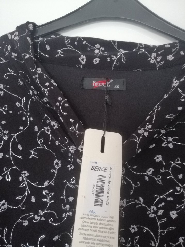 V Yaka Kemerli Siyah Uzun Elbise - Görsel 3