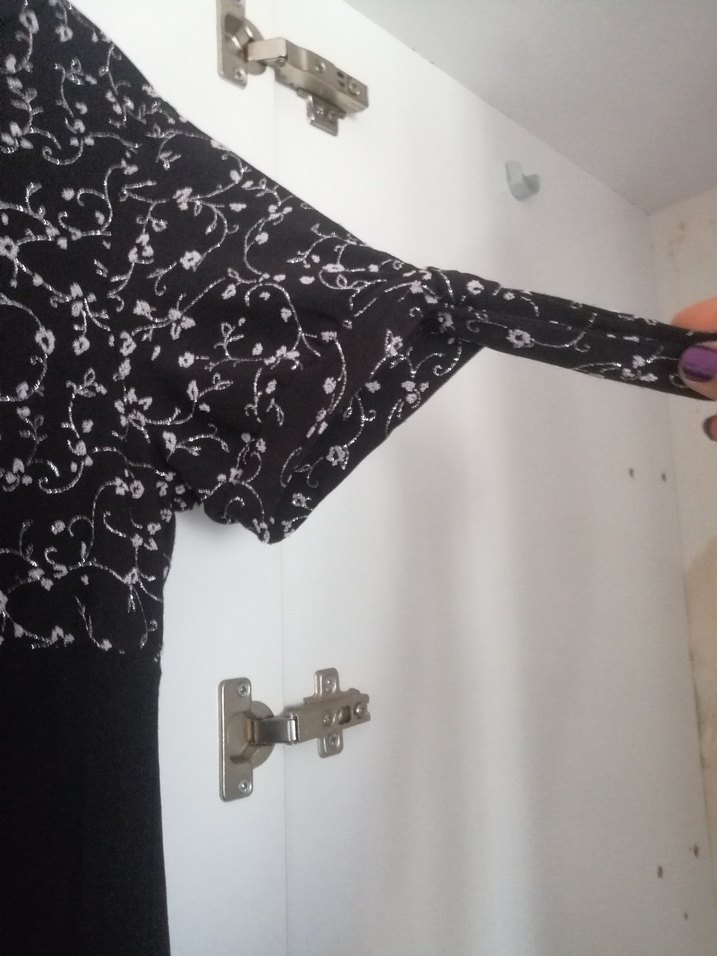 V Yaka Kemerli Siyah Uzun Elbise - Görsel 2