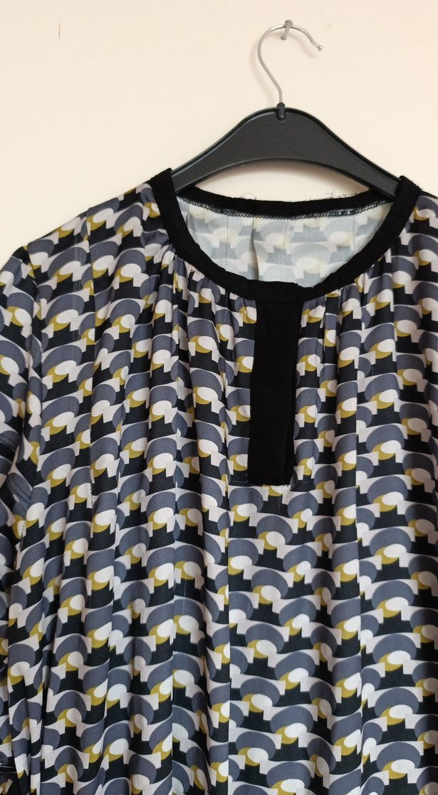 ince ipek saten desenli tunik - Görsel 3