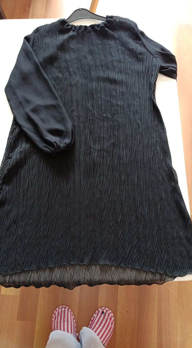 Siyah Piliseli diz boyu, şifon Elbise - Görsel 2