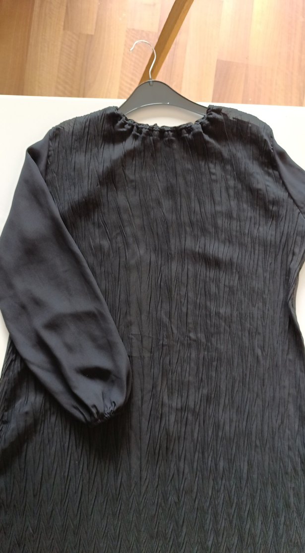 Siyah Piliseli diz boyu, şifon Elbise - Görsel 4