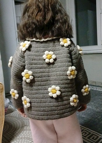 Gri Çiçek Nakışlı Örgü Kız Hırka - Görsel 4