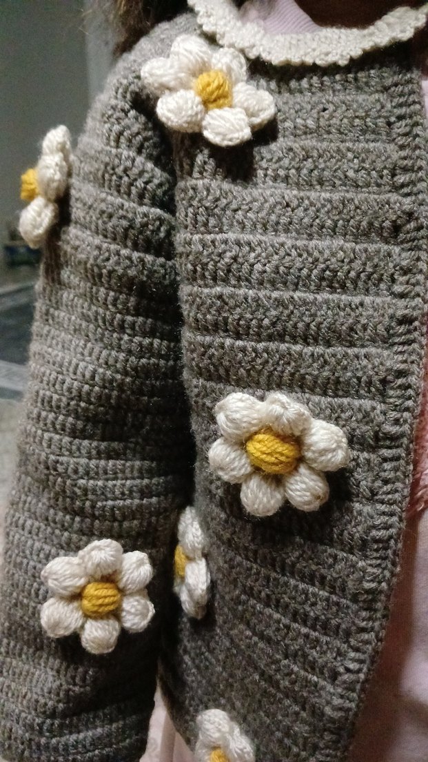 Gri Çiçek Nakışlı Örgü Kız Hırka - Görsel 3