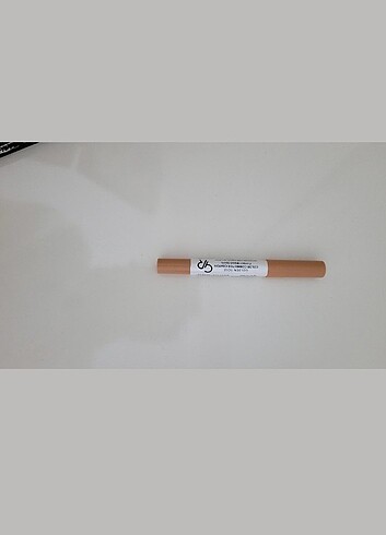 Golden rose/ 01 Ivory Corrector