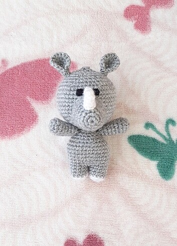 Amigurumi oyuncak bebek gergedan