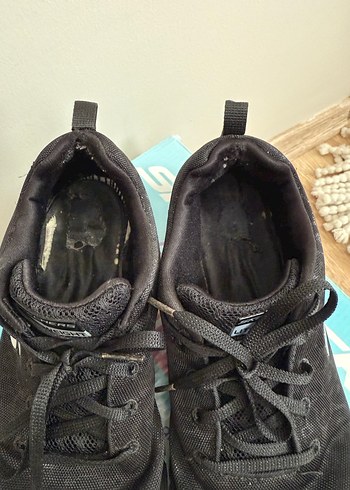 37 Beden Skechers spor ayakkabı