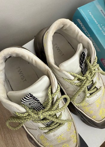 Sarı Yılan Desenli Bağcıklı Kadın Spor Ayakkabı - Görsel 3