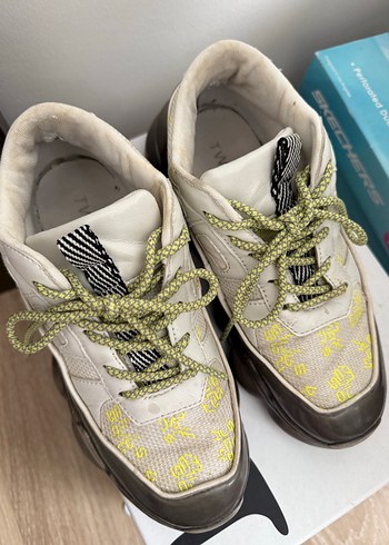 Sarı Yılan Desenli Bağcıklı Kadın Spor Ayakkabı - Görsel 4