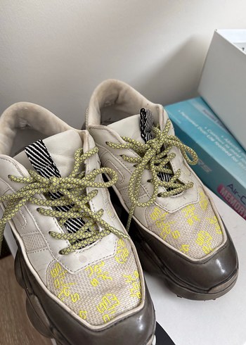 Sarı Yılan Desenli Bağcıklı Kadın Spor Ayakkabı - Görsel 5