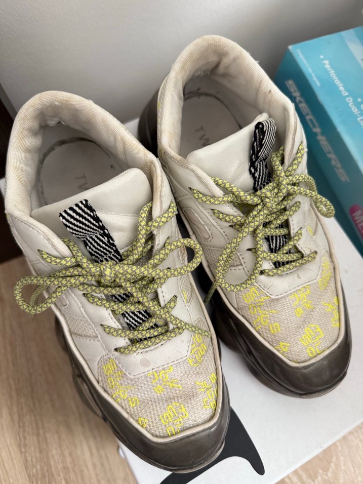 Sarı Yılan Desenli Bağcıklı Kadın Spor Ayakkabı - Görsel 4