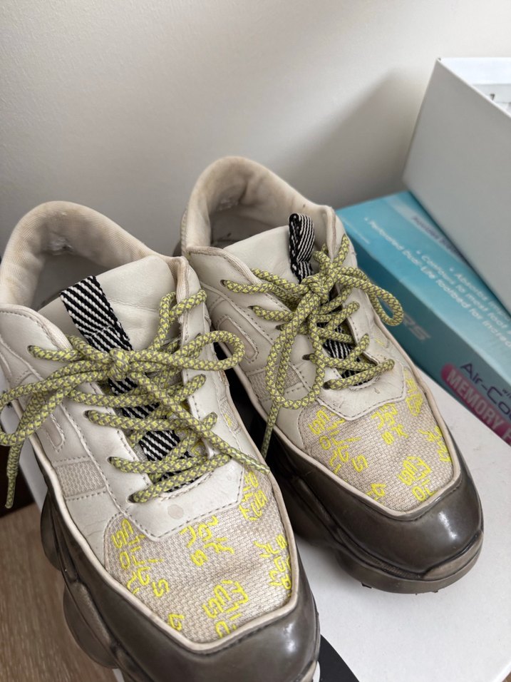 Sarı Yılan Desenli Bağcıklı Kadın Spor Ayakkabı - Görsel 5