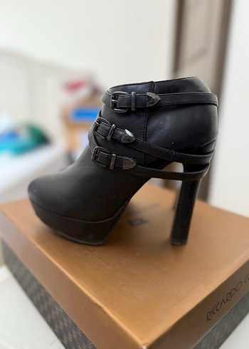 Siyah Deri Platform Topuklu Kemerli Kadın Bootie bot - Görsel 4