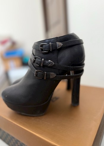 Siyah Deri Platform Topuklu Kemerli Kadın Bootie bot - Görsel 2