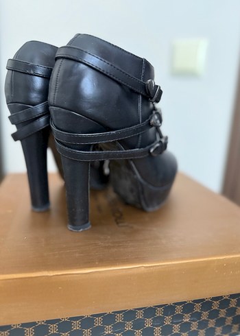 Siyah Deri Platform Topuklu Kemerli Kadın Bootie bot - Görsel 6