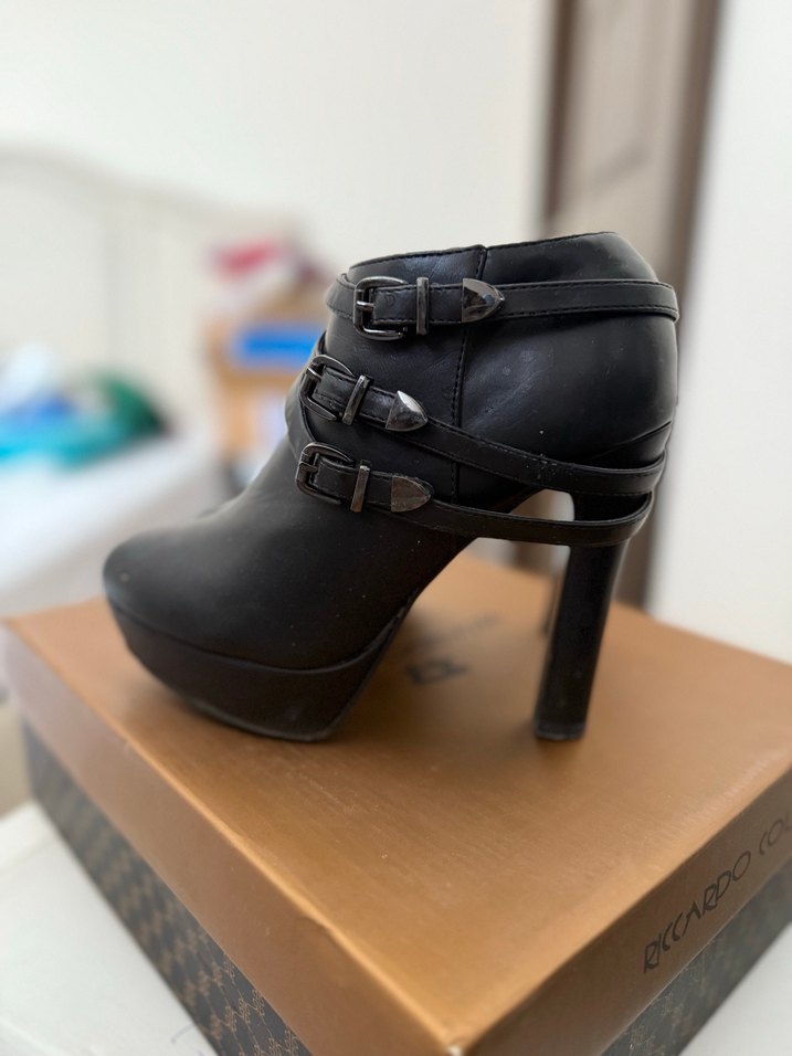 Siyah Deri Platform Topuklu Kemerli Kadın Bootie bot - Görsel 4