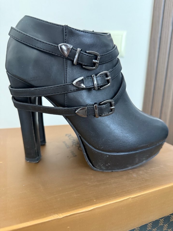 Siyah Deri Platform Topuklu Kemerli Kadın Bootie bot - Görsel 5