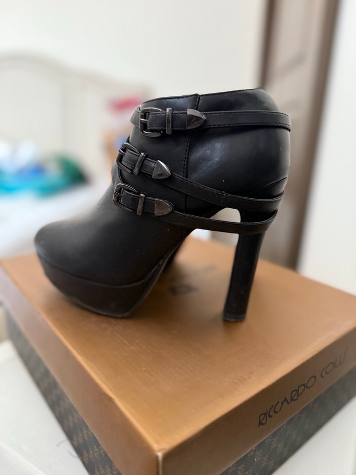 Siyah Deri Platform Topuklu Kemerli Kadın Bootie bot - Görsel 3