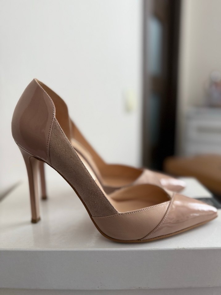 Bej Süet ve Rugan Stiletto Topuklu Kadın Ayakkabı - Görsel 3