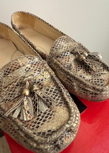 Kahverengi Gri Yılan Desenli Deri Püsküllü Dolgu Topuk - Görsel 2