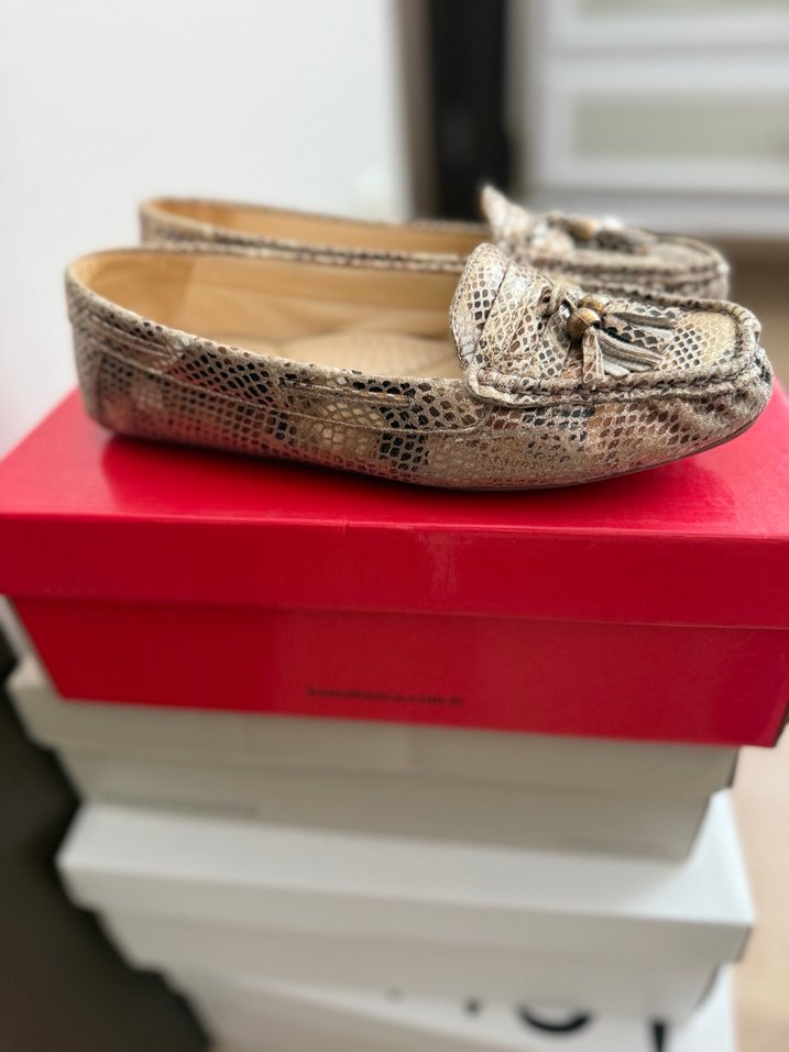 Kahverengi Gri Yılan Desenli Deri Püsküllü Dolgu Topuk - Görsel 4