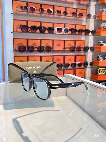 TOM FORD