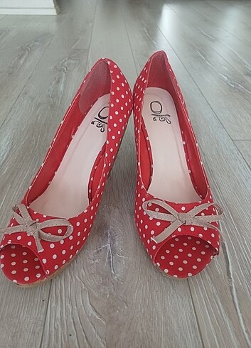 Kırmızı puantiyeli topuklu ayakkabi 38 numara - Görsel 5