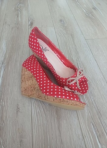Kırmızı puantiyeli topuklu ayakkabi 38 numara - Görsel 6