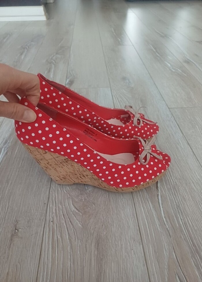 Kırmızı puantiyeli topuklu ayakkabi 38 numara - Görsel 3