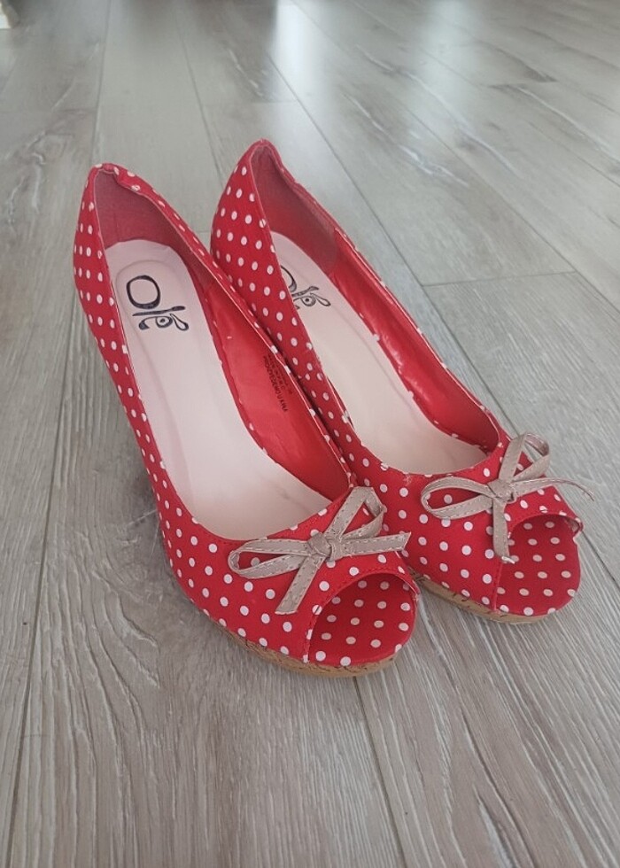 Kırmızı puantiyeli topuklu ayakkabi 38 numara - Görsel 4