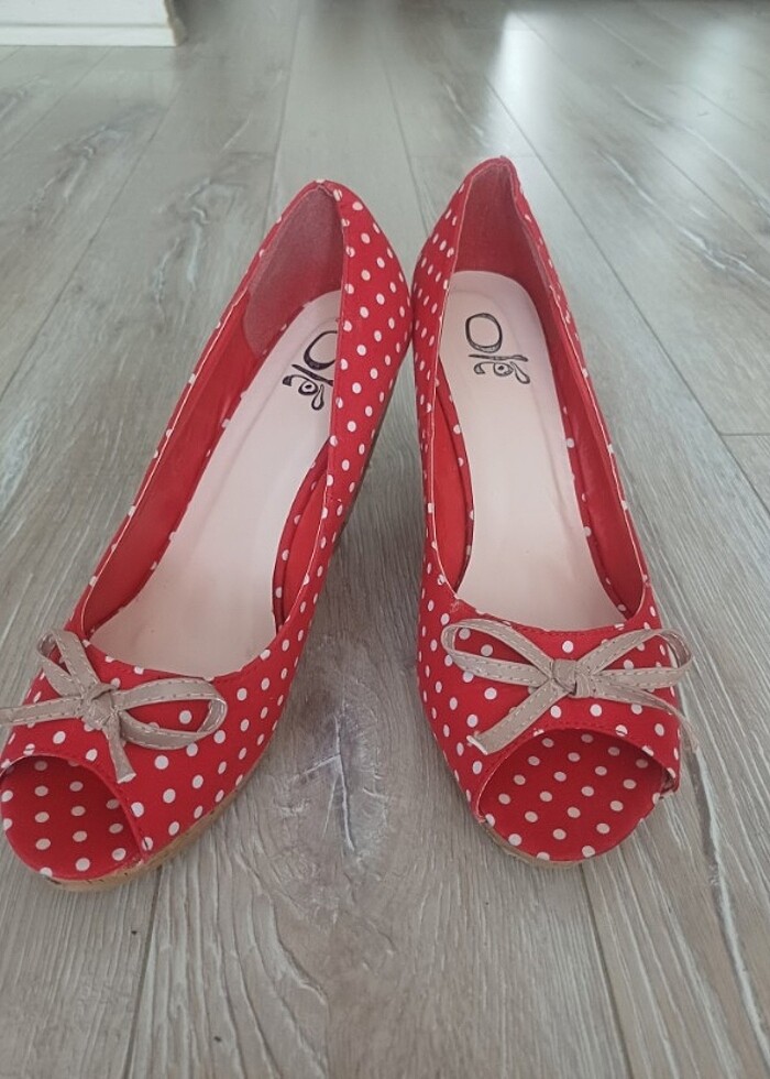 Kırmızı puantiyeli topuklu ayakkabi 38 numara - Görsel 5