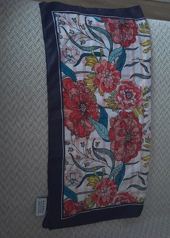 Çiçek Desenli Renkli Pileli Kadın Fular - Görsel 2