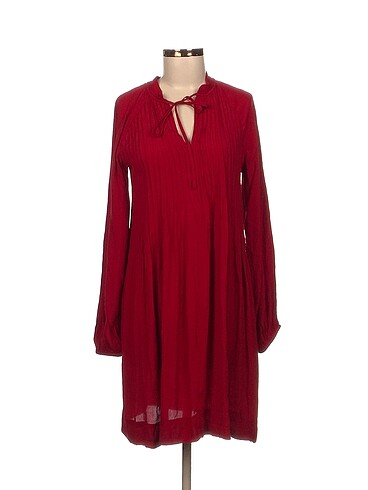 H&M Kısa Elbise %70 İndirimli.