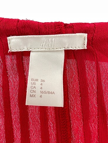 36 Beden kırmızı Renk H&M Kısa Elbise %70 İndirimli.