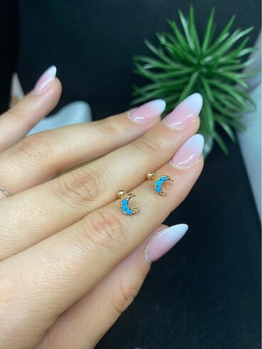 Gold & Gümüş Helix Piercing