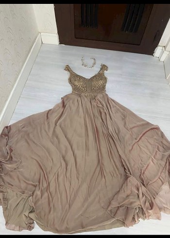 Abiye İşlemeli V Yakalı Bej Uzun Abiye Elbise