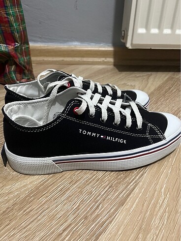Tommy hilfiger converse
