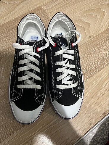 39 Beden Tommy hilfiger converse