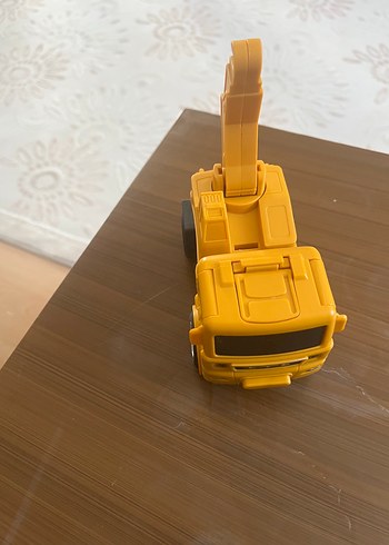  Beden Renk Sarı Renkli Robota Dönüşen Oyuncak Kamyon